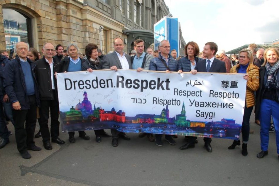 (v.l.n.r.) TU-Professor Gerhard Ehninger, Superintendent Christian Behr, TU-Rektor Hans Müller-Steinhagen, Kunst- und Wissenschaftsministerin Eva-Maria Stange, Dresdens OB Dirk Hilbert, SPD-Chef Martin Dulig und und Sozialministerin Barbara Klepsch.