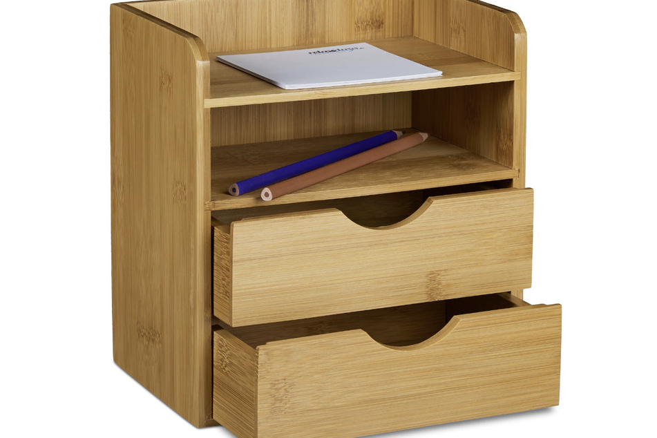 Organisation ist das halbe Leben: Mit einem Bambus-Schreibtischorganizer wie von Netto wirkt der Tisch gleich viel aufgeräumter.