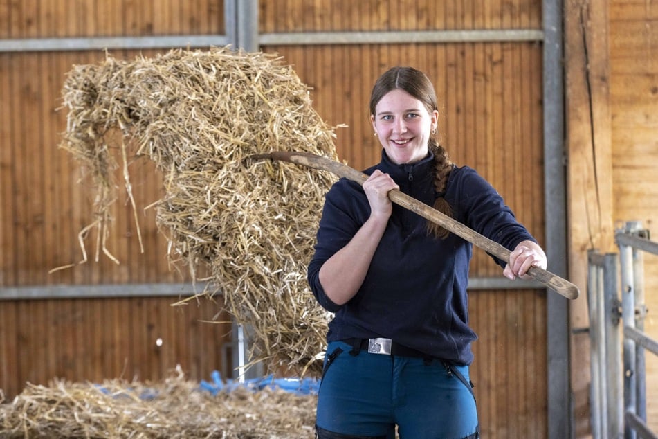 Voller Freude geht Emely (20) die körperlich anstrengende Arbeit täglich an.