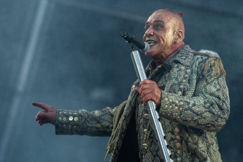 Rammstein-Frontmann Till Lindemann während eines Auftritts der "Europe Stadion Tour 2019".