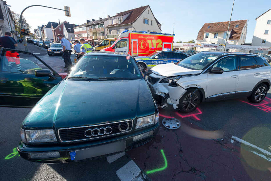 Der Peugeot fuhr allem Anschein nach über Rot.