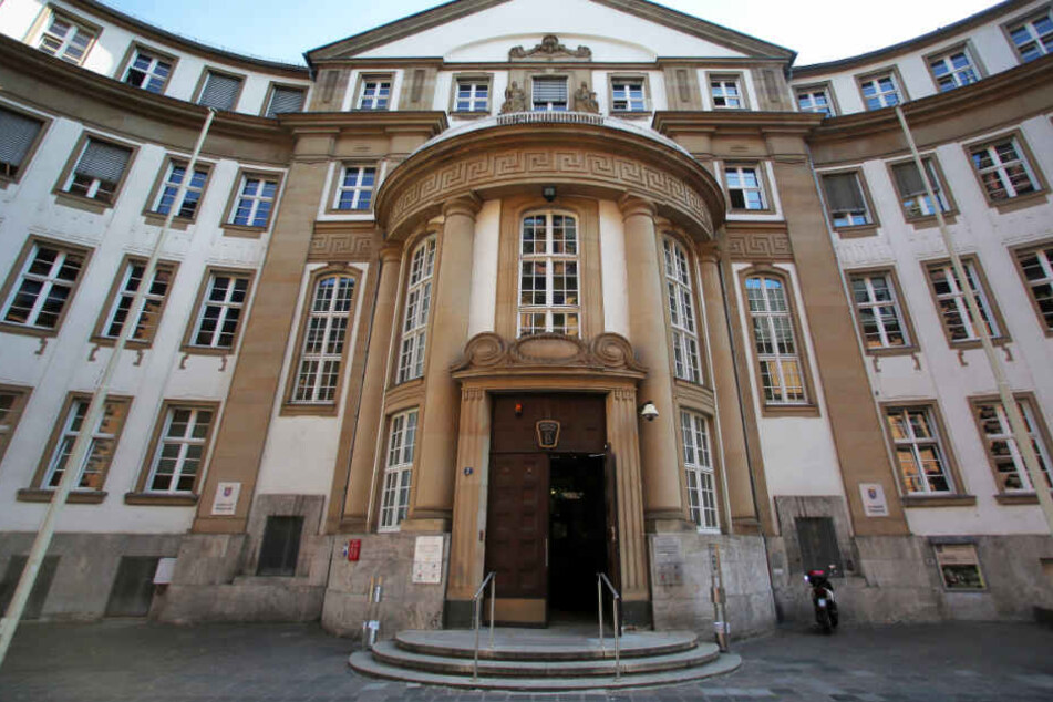 Vor dem Landgericht Frankfurt (Archivbild) wird von Dienstag an über den Fall verhandelt.