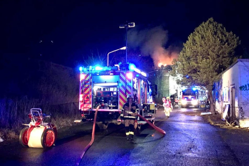 Neben der Freiwilligen Feuerwehr Brieselang, die gegen 19 Uhr alarmiert wurden, waren auch Feuerwehrkräfte aus Falkensee und Dallgow-Döberitz vor Ort.