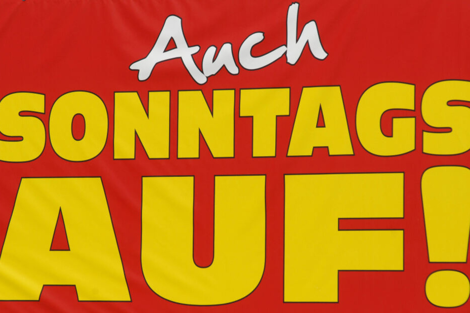 Von gelockerten Öffnungszeiten könnten vor allen Dingen Ortskerne und Stadtzentren profitieren. (Symbolbild)