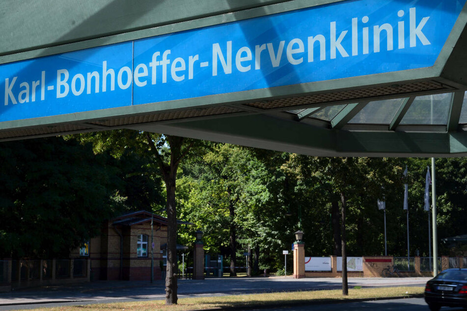 Das Krankenhaus des Maßregelvollzugs ist Teil der Karl-Bonhoeffer-Nervenklinik in Berlin-Reinickendorf.
