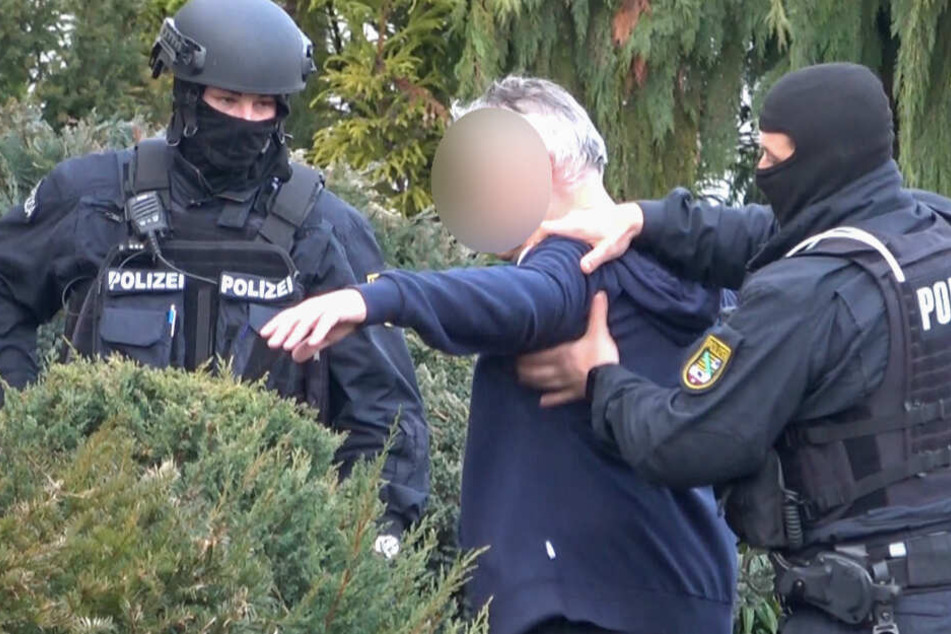 Der 63-Jährige war alkoholisiert - und in Besitz einer Schreckschusswaffe.