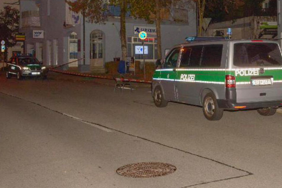 Mann in Passau niedergestochen und tödlich verletzt: Polizei fahndet und sucht nach Zeugen.