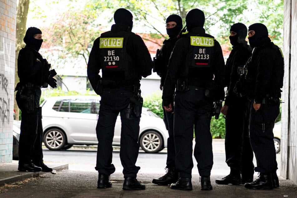 Berlin: Nach Großrazzia gegen Waffenbande in Berlin: Ermittler schnappen Verdächtigen in Hamm