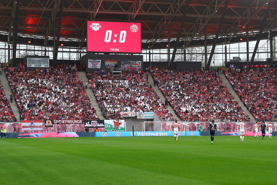 In Sektor D der Red Bull Arena waren bei einigen Spielen nicht wirklich viele Fans erschienen. Dagegen möchte RB Leipzig nun vorgehen.