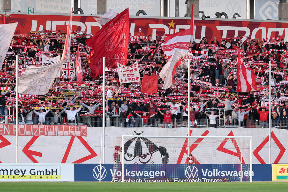Das Stadion wird wohl rappelvoll! Schon bald startet der Vorverkauf für das Mega-Finale zwischen dem FSV Zwickau und FC Erzgebirge Aue.
