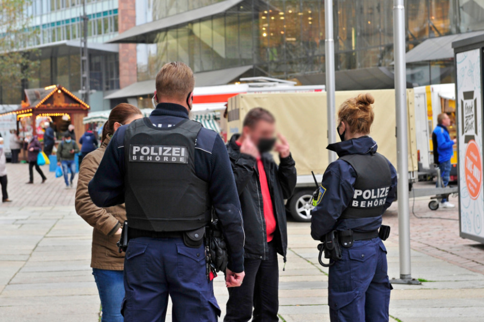 "Einfach vergessen": Ordnungshütern erinnern die Chemnitzer täglich an die Maskenpflicht.