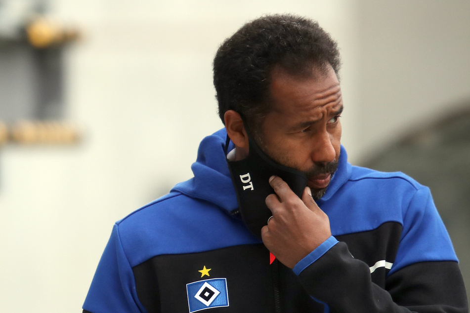 HSV-Trainer Daniel Thioune erwartet ein schweres Spiel bei Holstein Kiel.