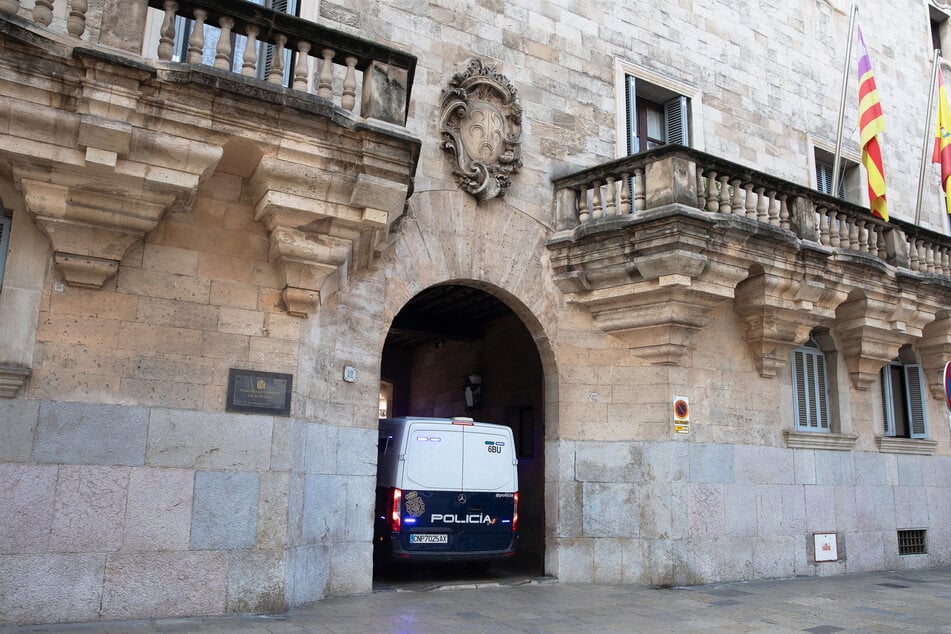 Nach seinen betrügerischen Taten in den Jahren 2022 und 2023 wurde dem 35-Jährigen nun endlich der Prozess im Landesgericht von Mallorca gemacht. (Symbolbild)