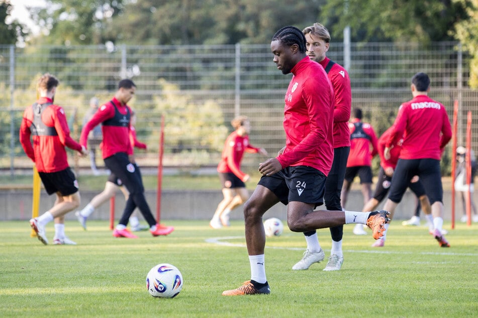 Anderson Lucoqui (28, v.) und seine Teamkollegen müssen diese Woche besonders viel schwitzen. (Archivfoto)