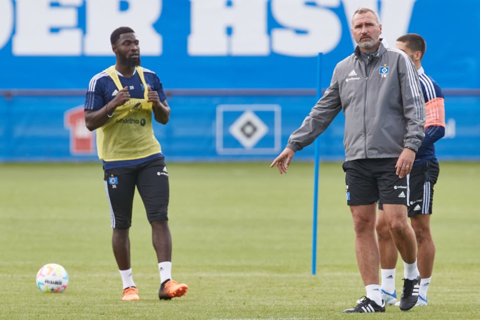 HSV-Coach Tim Walter (47, r.) reist mit seiner Mannschaft im Juli ins Trainingslager nach Kitzbühel. Auch zwei Testspiele stehen in der Vorbereitung bereits fest. (Archivfoto)