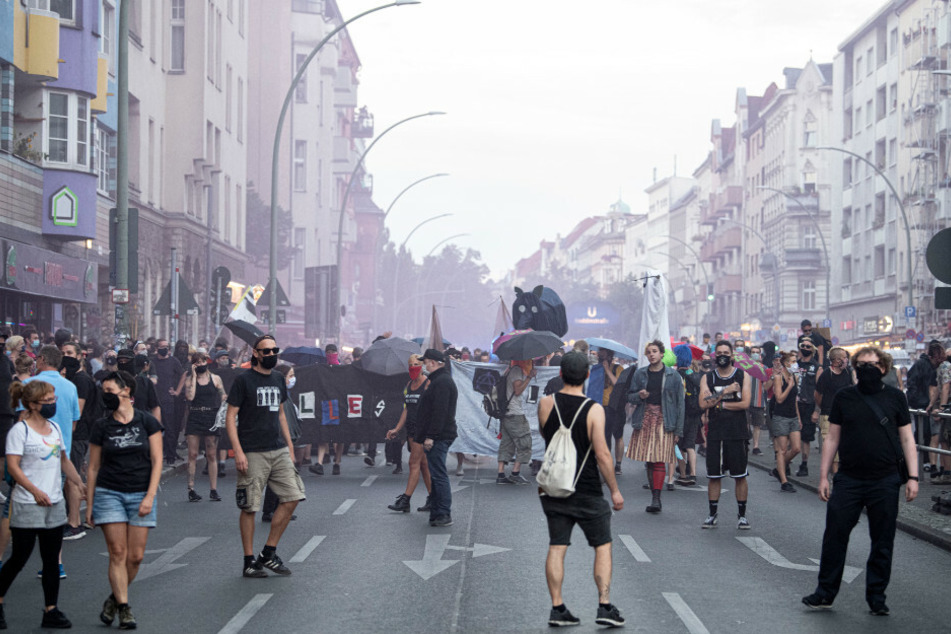 Demonstranten protestieren gegen die geplante Räumung der Szene-Kneipe Syndikat.