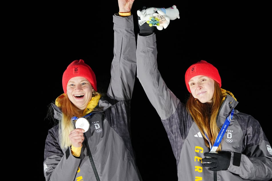 Die Rennrodlerinnen Dajana Eitberger (35, l.) und Magdalena Matschina (20, r.) holten Silber im Doppelsitzer.