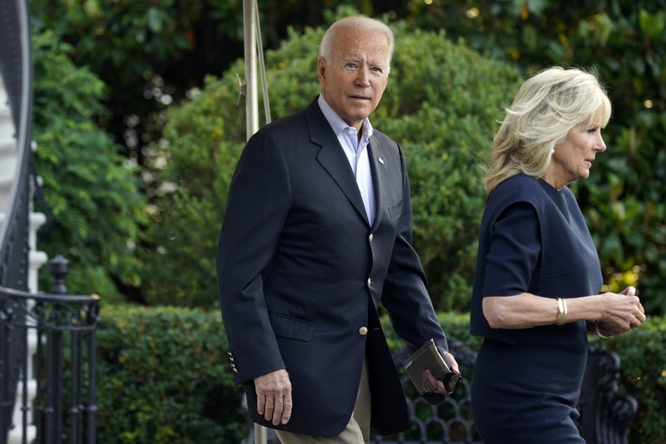 President Joe Biden (l) and first lady Jill Biden walk out from the White House in Washington on Thursday morning before their departure to Surfside, Florida.