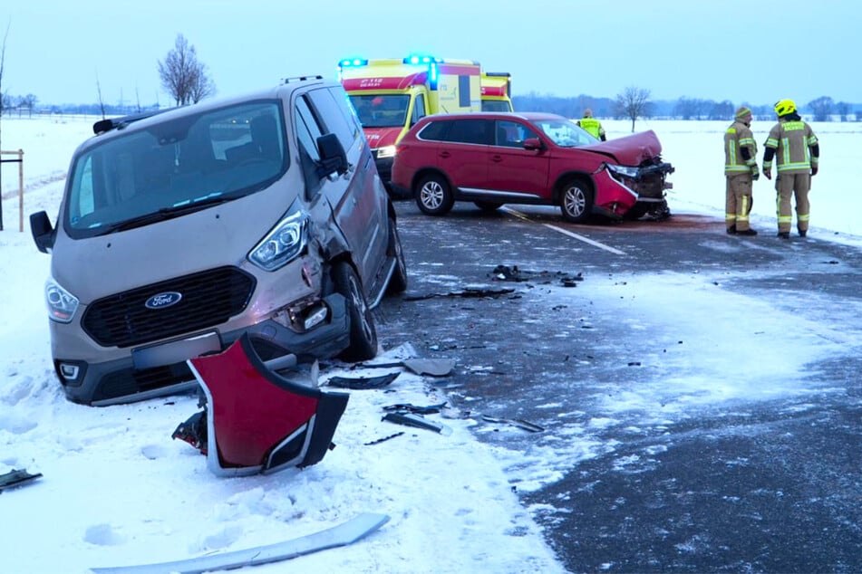 Drei Verletzte nach Frontal-Crash auf sächsischer Landstraße