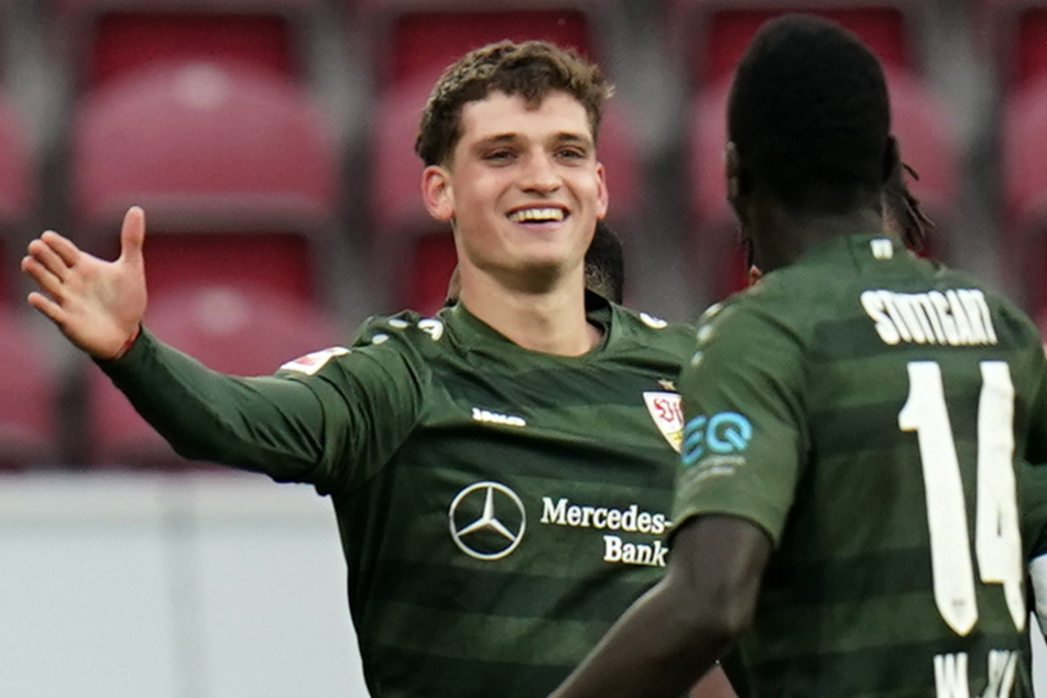 Stuttgarts Mateo Klimowicz (20) jubelt nach dem 3:1.
