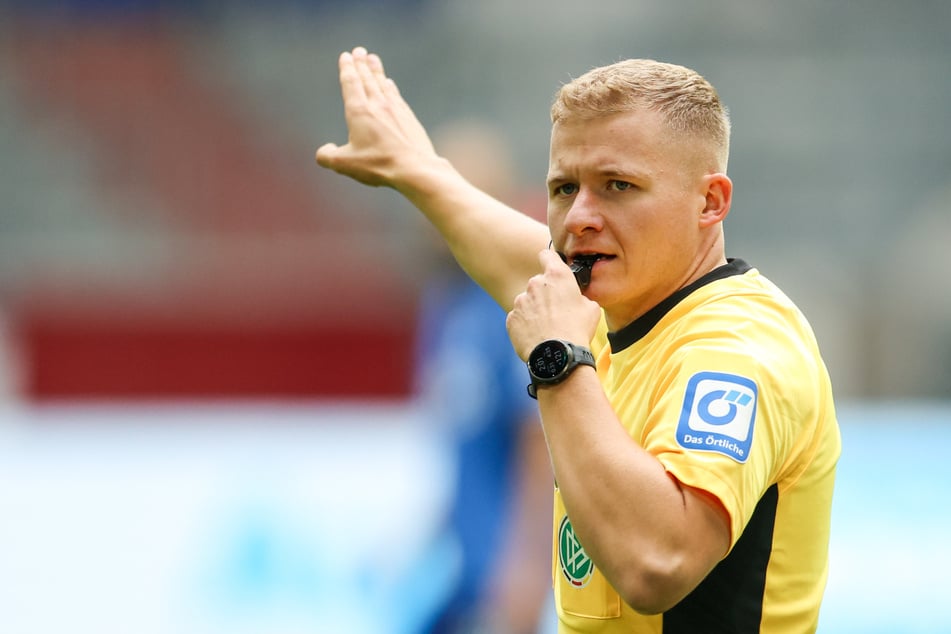 Timo Gansloweit (30) pfeift die Partie des FC St. Pauli bei Darmstadt 98. Es ist sein erster Einsatz bei den Kiezkickern.