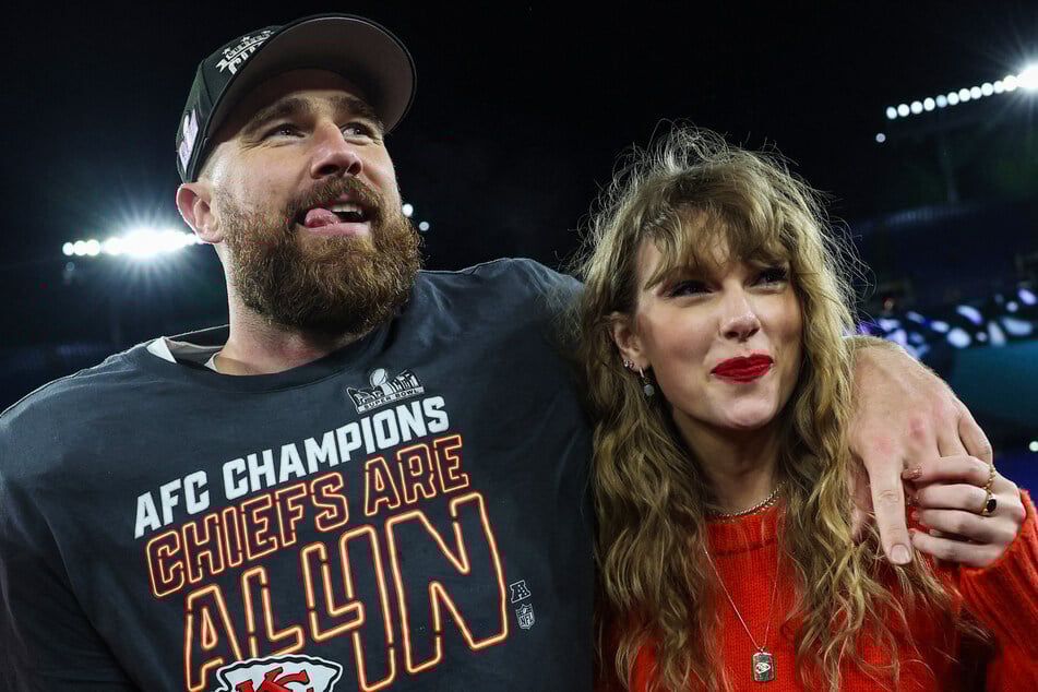 Taylor Swift (r.) and Travis Kelce went public with their romance in September 2023.