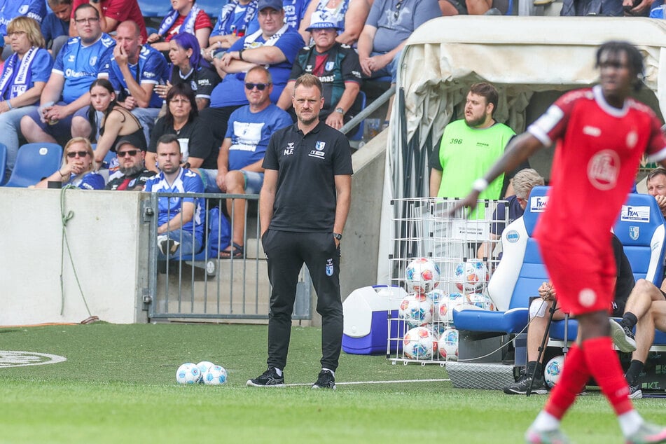 Ratlos an der Seitenlinie: Magdeburgs neuer Trainer Markus Fiedler.
