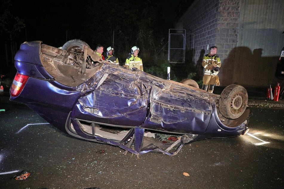 Ein bekiffter Fahranfänger (18) baute in der Nacht zu Donnerstag auf dem Kirchenweg kurz vor der A4-Unterführung einen Unfall.