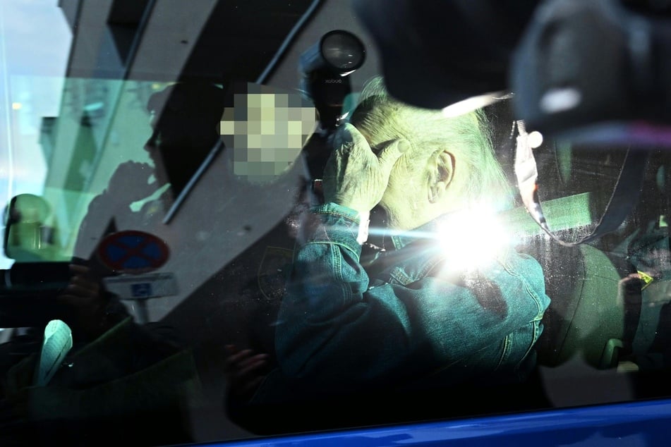 2024: Josef Fritzl (90) wird zu seiner Anhörung bezüglich einer Verlegung vom Maßnahmen- in den Normalvollzug am Landesgericht in Krems gebracht.