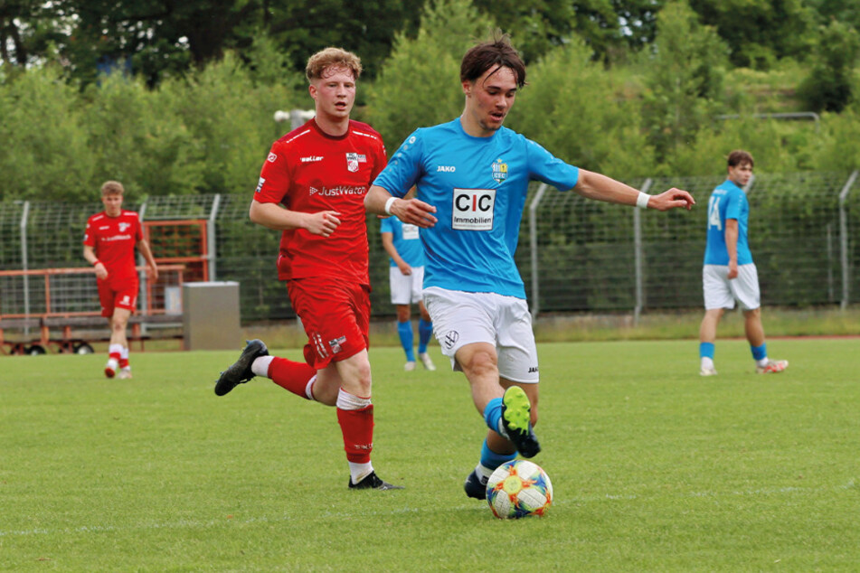 Bereits seit 2016 spielt Luca Löwelt (17, v. r.) im Nachwuchsleistungszentrum des Chemnitzer FC.