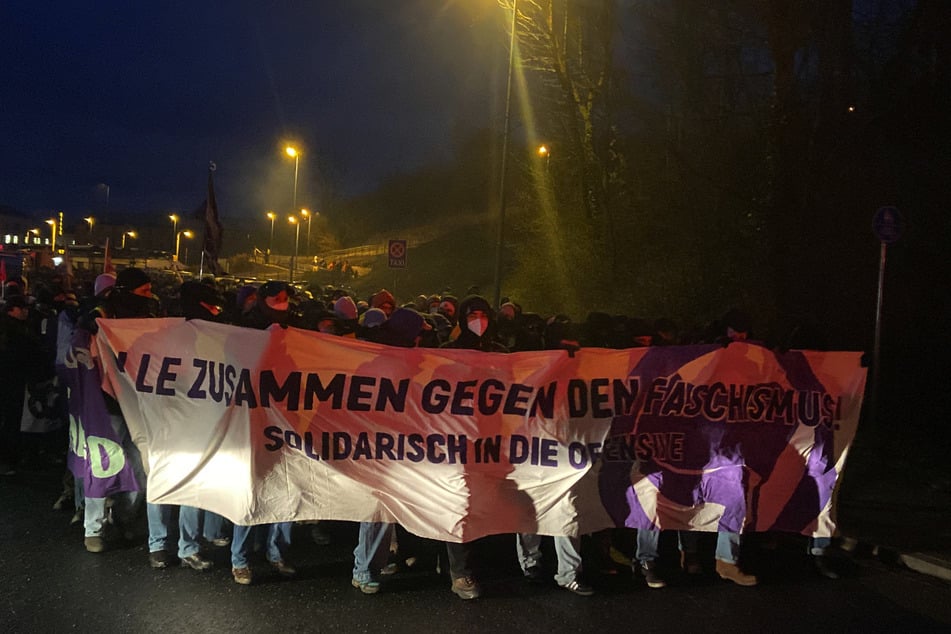 Kurz vor 7.30 Uhr haben sich die Demonstranten in Bewegung gesetzt.