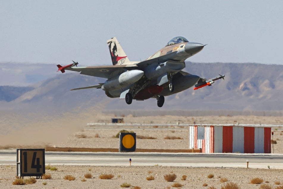 Eine israelische F-16 startet zu einem Einsatz. (Archivbild)