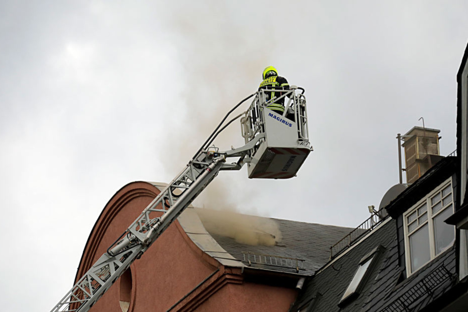 Der Brand entstand in einer Dachgeschosswohnung.