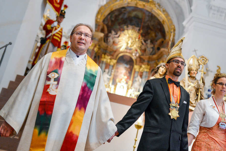 Pfarrer Thomas Eschenbacher leitete jahrelang den Gottesdienst der Karnevalisten in Würzburg (Archivbild).
