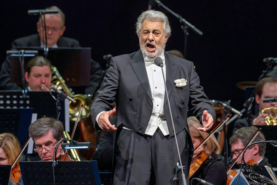 Acht Sängerinnen und eine Tänzerin beschuldigen Placido Domingo (78), sie belästigt zu haben.
