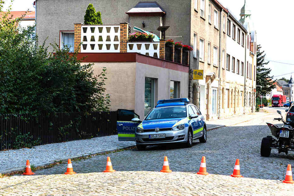 Das Gelände rings um die "Volksbank" wurde abgesperrt.