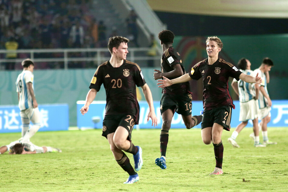 Tim Asosiasi Sepak Bola Jerman mencapai final setelah kemenangan adu penalti yang menarik atas Argentina.