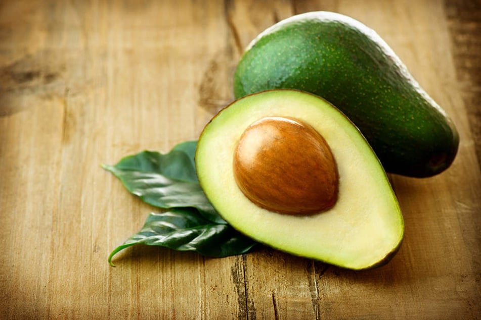 Avocados enthalten hohe Mengen an Folsäure, welche sich positiv auf die Hormonproduktion auswirken.