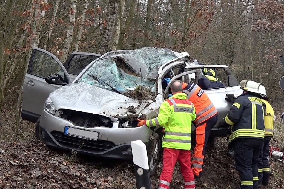 Bei dem Unfall wurde eine Person schwer verletzt, der Unfallwagen wurde komplett zerstört.