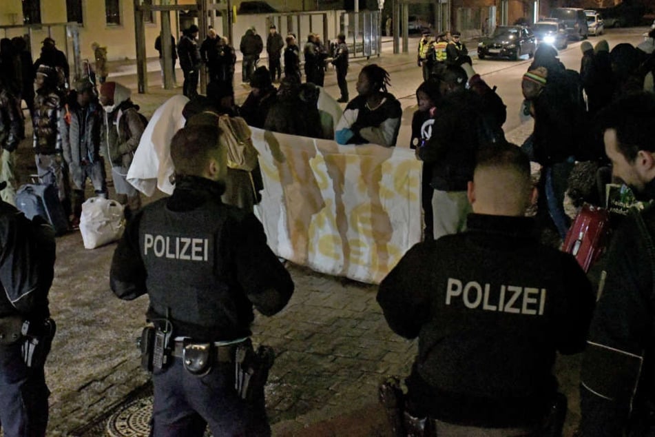 Die Polizeibeamte hatten die heftige Konfrontation nicht erwartet.