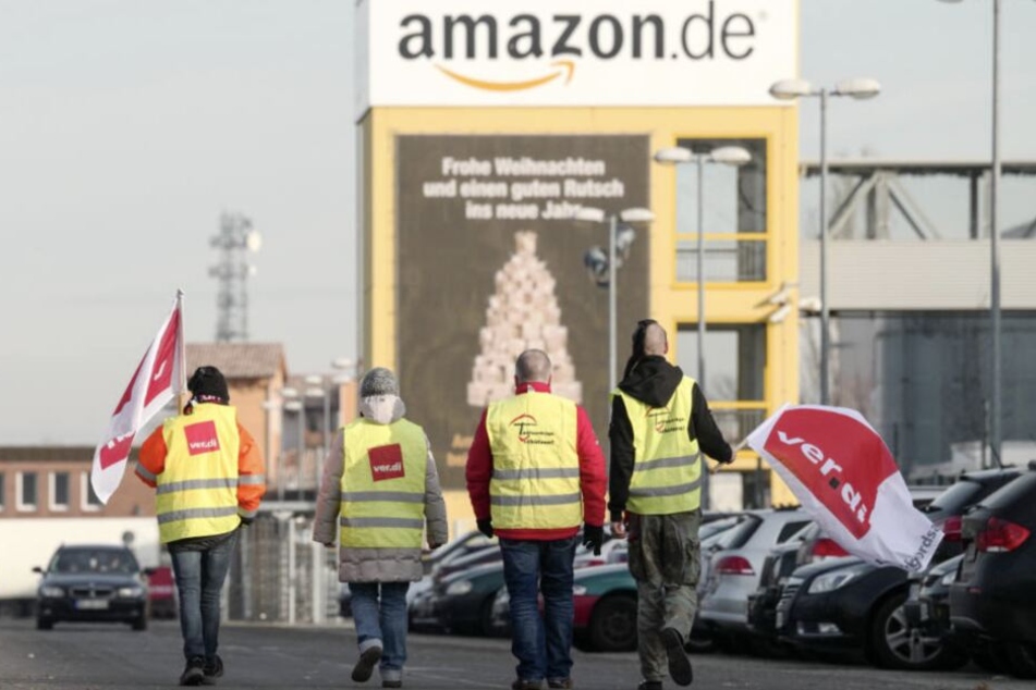 An sieben Amazon-Standorten treten die Mitarbeiter in Streik.