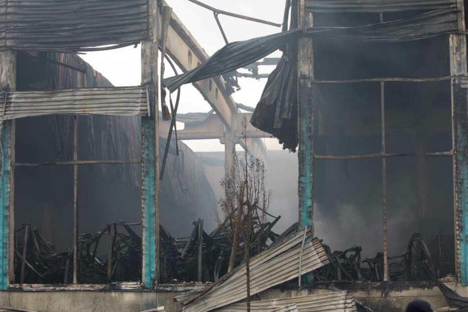 Ermittler suchen nun nach der Brandursache in der abgebrannten Lagerhalle in Oederan.