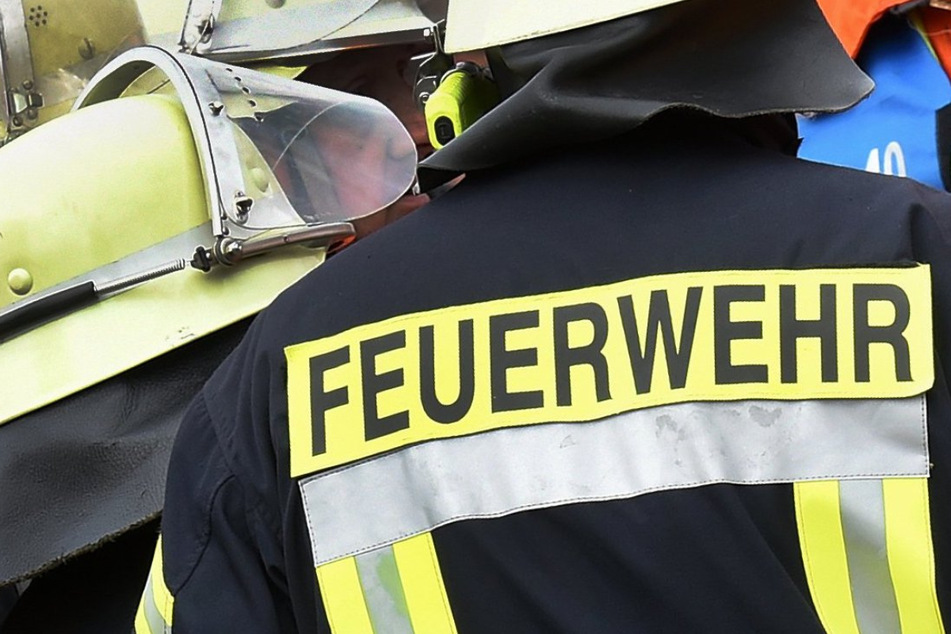 Auf der Autobahn 8 im Landkreis Miesbach ist am frühen Mittwoch ein mit Stahlrohren beladener Lastwagen ausgebrannt. (Symbolbild)