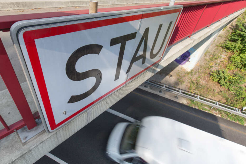 Grund für den Stau: diverse Bauarbeiten, die teilweise noch bis zum 11. Mai andauern. (Symbolbild)