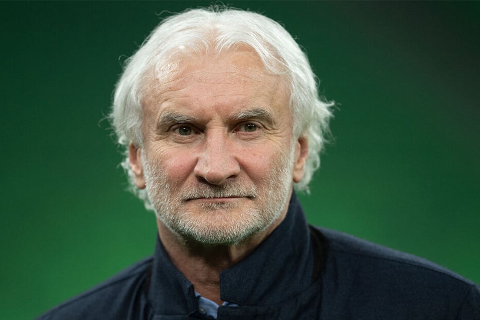 Geschäftsführer Sport Rudi Völler ist entschlossen. Der nächste Schritt der Bayer-Elf soll nun folgen.