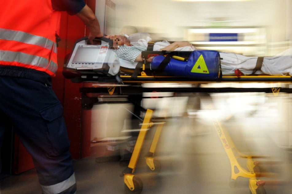 Alle drei Schwerverletzten kamen jeweils in ein Krankenhaus (Symbolbild).