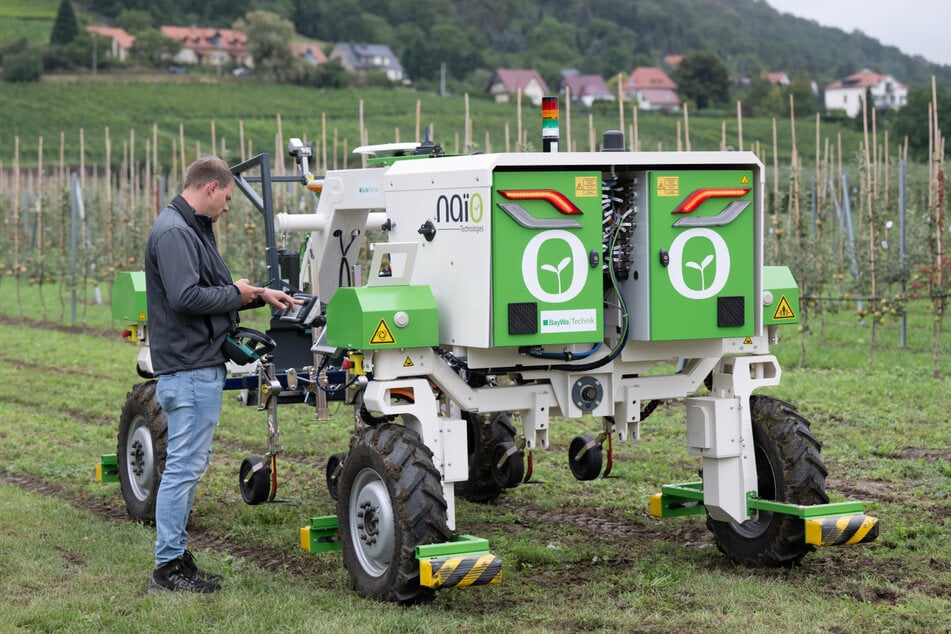 Nicht nur bei der Halbleiterproduktion, auch in Sachen Robotik (im Foto ein Feldroboter) hat Sachsen einen Vorsprung vor anderen Regionen.
