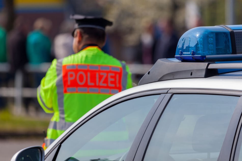 Während der Unfallaufnahme durch die Polizei musste der Bereich stadtauswärts komplett gesperrt werden. (Symbolbild)