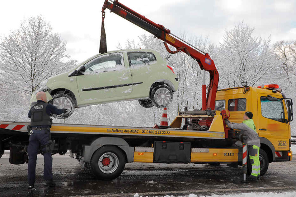 Der Renault war nicht mehr fahrbereit und musste abgeschleppt werden.