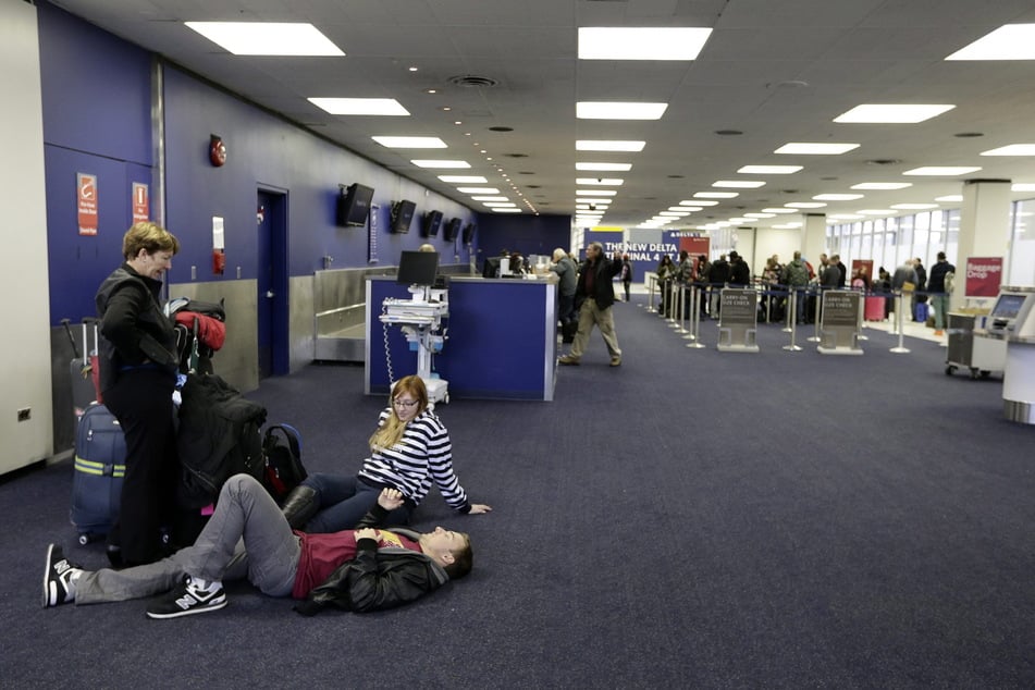 Passagiere musste einen ungeplanten Stopp am JFK Airport in New York City einlegen. (Symbolbild)